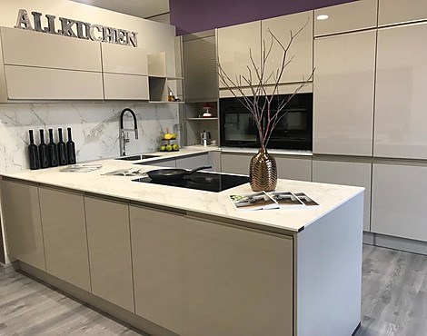 Moderna cocina en U - laca alto brillo - modelo IP4050 en gris silice