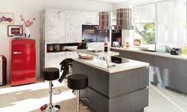 Cocina de diseño práctico con una pequeña isla, una barra elevada y armarios altos con un atractivo frente. Zuordnung: Stil Cocinas de diseño, Planungsart Cocinas con isla