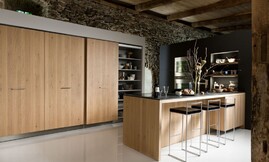 El corte de la madera es el verdadero protagonista de esta cocina equipada con los mejores electrodomésticos Zuordnung: Stil Cocinas modernas, Planungsart Cocinas americanas (abiertas)