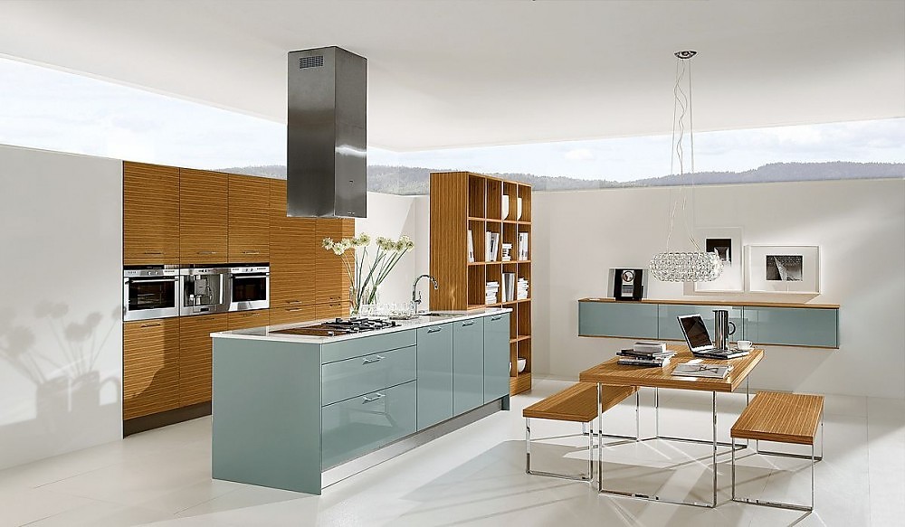 Isla de cocina con office en zebrano y azul acero Cocina diseño con isla