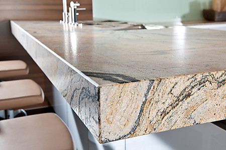 Encimera de cocina con una superficie de piedra similar a la piel en Leather Look