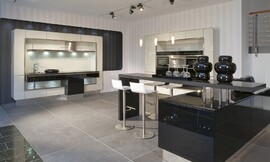 Cocina americana con isla y barra Zuordnung: Stil Cocinas modernas, Planungsart Equipamiento interior de la cocina