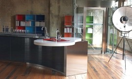 Las curvas y el original office es lo que destaca en esta lujosa cocina Zuordnung: Stil Cocinas de diseño, Planungsart Cocinas en línea