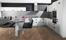 La encimera, los frentes y los costados son del mismo tono. la encimera a-Top  de 20 mm. Zuordnung: Stil Cocinas modernas, Planungsart Cocinas en U