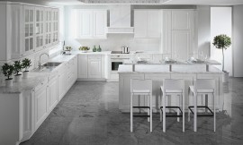 VENECIA Frentes lacados alto brillo con encimera de mármol de Carrara. Zuordnung: Stil Cocinas rústicas, Planungsart Cocinas con isla