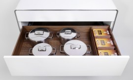 a-Box WOOD-LINE con equipamiento interior ORGA-SET en nogal Zuordnung: Stil Cocinas de diseño, Planungsart Cocinas en línea