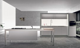 Con la combinación de isla de cocina del sistema Banco y el modelo de cocina en línea del sistema Tivalì consigue Dada, el prestigioso fabricante de cocinas italiano, la solución perfecta para una cocina exclusiva y abierta al resto de la casa. Zuordnung: Stil Cocinas de diseño, Planungsart Cocinas americanas (abiertas)