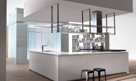 En este modelo de cocina sin tiradores de Dada predominan las líneas puras y los tonos claros Zuordnung: Stil Cocinas de diseño, Planungsart Cocinas americanas (abiertas)