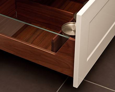 Equipamiento interior fabricado con madera de nogal
