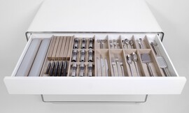 a-Box WHITE-LINE con equipamiento interior ORGA-SET Zuordnung: Stil Cocinas de diseño, Planungsart Equipamiento interior de la cocina