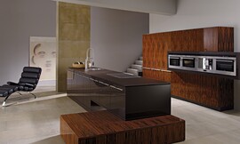 Mezcla de estilos y materiales de las series HIGHLINE y LARGO-FG. Zuordnung: Stil Cocinas de diseño, Planungsart Cocinas americanas (abiertas)