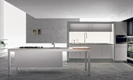 Con la combinación de isla de cocina del sistema Banco y el modelo de cocina en línea del sistema Tivalì consigue Dada, el prestigioso fabricante de cocinas italiano, la solución perfecta para una cocina exclusiva y abierta al resto de la casa. Zuordnung: Stil Cocinas de diseño, Planungsart Cocinas con office