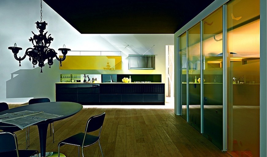 Cocina de diseño Riciclantica Vetro en negro y amarillo alto brillo (Valcucine)