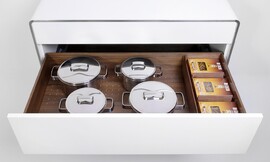 a-Box WOOD-LINE con equipamiento interior ORGA-SET en nogal Zuordnung: Stil Cocinas de diseño, Planungsart Cocinas con isla