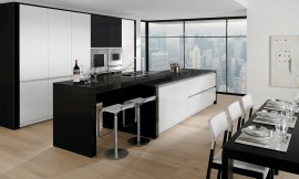 Modern ART. Cocina en blanco y negro de frentes lacados alto brillo y sin tiradores y con encimera de granito en Nero Assoluto de stoneline Zuordnung: Stil Cocinas de diseño, Planungsart Cocinas con office