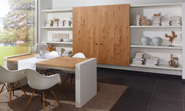 Moderna zona de office con elementos de madera de roble. Zuordnung: Stil Cocinas clásicas, Planungsart Detalles del diseño