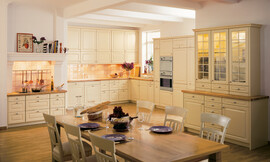Amplia cocina en estilo rústico Zuordnung: Stil Cocinas rústicas, Planungsart Cocinas en L