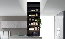 Por su diseño este exclusivo armario columna de Dada nos recuerda a una estantería de libros. Fusionando los conceptos de cocina y sala de estar. Zuordnung: Stil Cocinas modernas, Planungsart Cocinas en línea