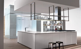 En este modelo de cocina sin tiradores de Dada predominan las líneas puras y los tonos claros Zuordnung: Stil Cocinas de diseño, Planungsart Detalles del diseño