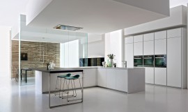 Este modelo de cocina elegante y exclusivo de Dada dispone del espacio ideal para disfrutar de la cocina con la familia y las visitas. Zuordnung: Stil Cocinas de lujo, Planungsart Cocinas en L