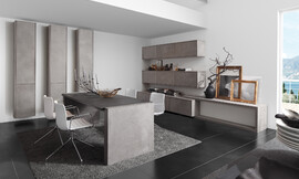 La perfecta transición de la cocina a la zona de comedor y la sala de estar. Gracias a un diseño exquisito y la utilización de los materiales más nobles convierte el concepto de zeyko-home en la creación perfecta. Zuordnung: Stil Cocinas de diseño, Planungsart Detalles del diseño