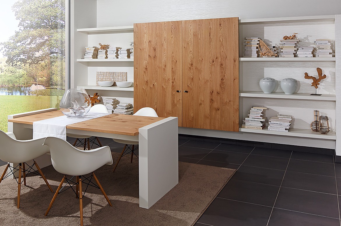 Moderna zona de office con elementos de madera de roble. Zuordnung: Stil Cocinas clásicas, Planungsart Equipamiento interior de la cocina