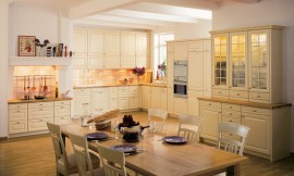 Amplia cocina en estilo rústico Zuordnung: Stil Cocinas rústicas, Planungsart Detalles del diseño
