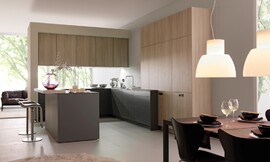 Esta cocina transmite un ambiente de tranquilidad y bienestar. Sin perder en la sencillez de un diseño de líneas puras la mezcla de materiales y colores convierten a esta cocina en un rincón de tranquilidad y armonía Zuordnung: Stil Cocinas modernas, Planungsart Cocinas en U