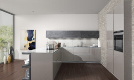 Cocina de frentes sintéticos sin tiradores. Y armario de puertas correderas de hormigón. La mezcla de as superficies sintéticas de alto brillo con la suavidad del hormigón son la combinación perfecta para crear el ambiente acogedor de esta cocina Zuordnung: Stil Cocinas de diseño, Planungsart Cocinas en L
