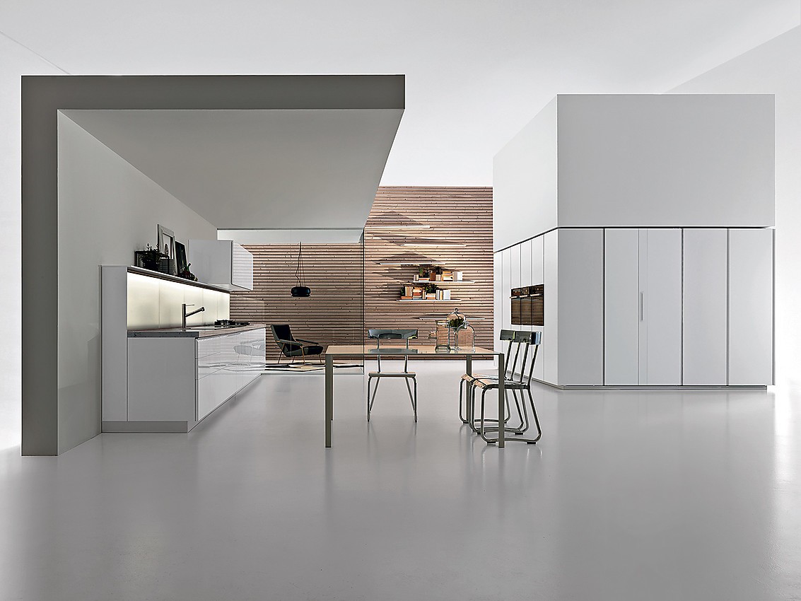 Cocina en línea en blanco alto brillo, de un estilo y diseño perfectos Zuordnung: Stil Cocinas de diseño, Planungsart Cocinas en línea