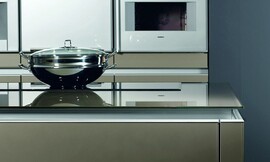 Exclusivo de zeyko: La cocina sin tiradores con tiradores de aluminio encastrado. Frentes de líneas puras con la protección ideal para evitar el desgaste Zuordnung: Stil Cocinas de diseño, Planungsart Cocinas con isla
