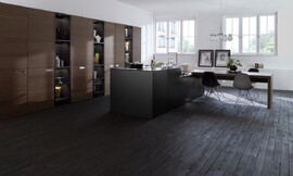 La magia de esta cocina se esconde en el interior de sus armarios que permiten guardar y ordenar todo lo que se necesita en una cocina sin perder un ápice de elegancia ni renunciar al diseño de líneas puras Zuordnung: Stil Cocinas rústicas, Planungsart Cocinas con isla