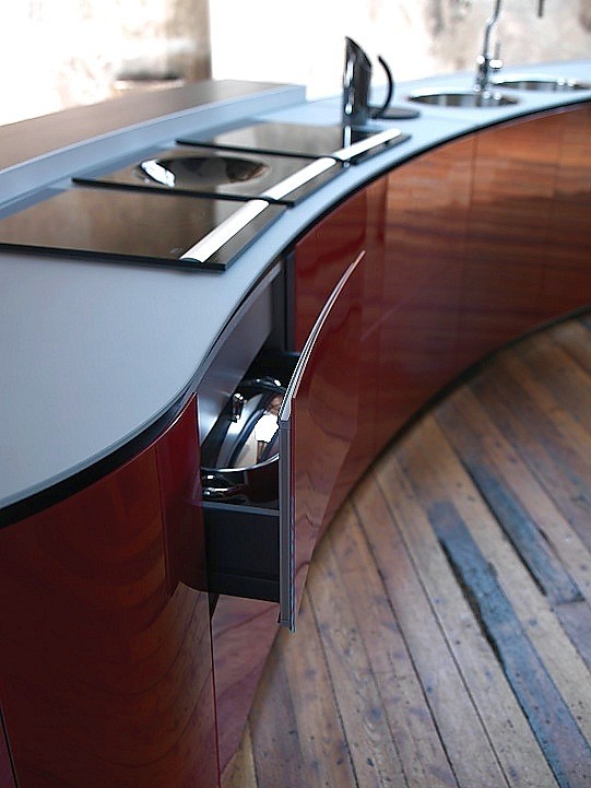 Las curvas son las verdaderas protagonistas de esta cocina de diseño Zuordnung: Stil Cocinas de diseño, Planungsart Detalles del diseño