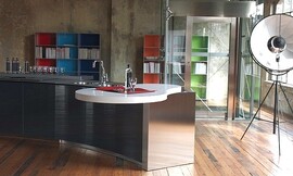 Las curvas y el original office es lo que destaca en esta lujosa cocina Zuordnung: Stil Cocinas modernas, Planungsart Cocinas con office
