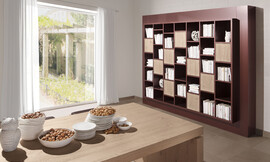 Mesa de madera con estantería a juego en rojo rubí con cajones de roble country Zuordnung: Stil Cocinas clásicas, Planungsart Cocinas con office