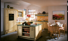 Con su calida elegancia y comodidad esta cocina clásica ofrece un ambiente maravilloso en una cocina magistral Zuordnung: Stil Cocinas rústicas, Planungsart Cocinas en U