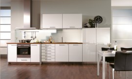 Clásica y funcional cocina en línea para los hogares que cuentan con un espacio limitado Zuordnung: Stil Cocinas clásicas, Planungsart Cocinas con isla