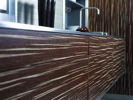 Cocinas de madera chapadas con láminas sintéticas