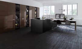 La magia de esta cocina se esconde en el interior de sus armarios que permiten guardar y ordenar todo lo que se necesita en una cocina sin perder un ápice de elegancia ni renunciar al diseño de líneas puras Zuordnung: Stil Cocinas clásicas, Planungsart Cocinas en L