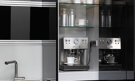 Los frentes exclusivos Plaza in negro con los tiradores de metal integrados. Zuordnung: Stil Cocinas modernas, Planungsart Equipamiento interior de la cocina