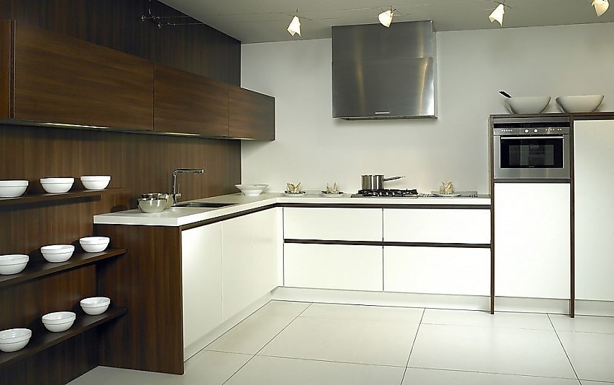 Cocina en L Luxio MX en Blanco y madera oscura (Rotpunkt Küchen)