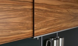 Armarios altos con puertas correderas Zuordnung: Stil Cocinas de diseño, Planungsart Cocinas con office