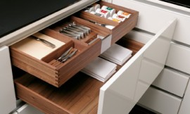 Inline de madera de nogal Zuordnung: Stil Cocinas clásicas, Planungsart Cocinas con isla