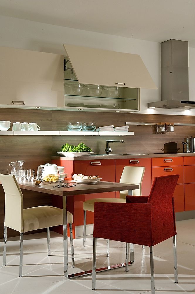 Cocina en rojo coral con office