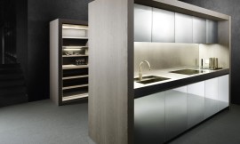Una combinación magistral de materiales nobles como la madera y el acero, le dan un carácter de glamour y exclusividad a esta cocina italiana. Zuordnung: Stil Cocinas de lujo, Planungsart Cocinas americanas (abiertas)