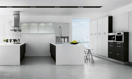 Este modelo de cocina propone crear dos espacios de trabajo, colocando el fregadero enfrente de la placa de cocción. Zuordnung: Stil Cocinas modernas, Planungsart Cocinas en U