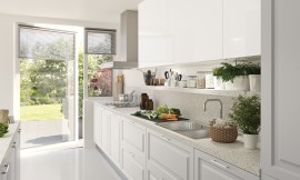 Cocina blanca clásica con muebles de frentes enmarcados. Sencilla, de líneas claras y práctica. Zuordnung: Stil Cocinas rústicas, Planungsart Detalles del diseño
