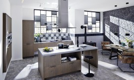 Aquí los diseñadores han conseguido una cocina armoniosa. Como una bella melodía, la isla invita a una sinfonía de madera oscura, para descansar y disfrutar. Zuordnung: Stil Cocinas de diseño, Planungsart Detalles del diseño