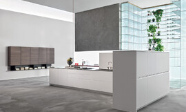 La cocina sin tiradores de Dada está compuesta por muebles bajos con gavetas y cajones que ofrecen gran espacio para el almacenamiento en la cocina. Zuordnung: Stil Cocinas de diseño, Planungsart Detalles del diseño