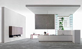 Este modelo de cocina de Dada es purista, discreta, hecha de los mejores materiales y con un equipamiento perfecto, la cocina reducida a la perfección. Zuordnung: Stil Cocinas de diseño, Planungsart Cocinas americanas (abiertas)